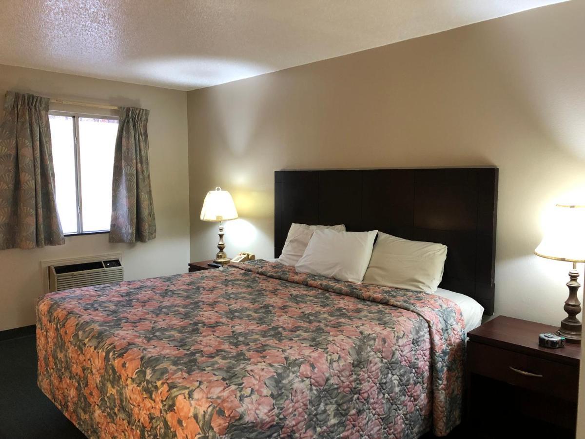 Neosho Executive Inn מראה חיצוני תמונה