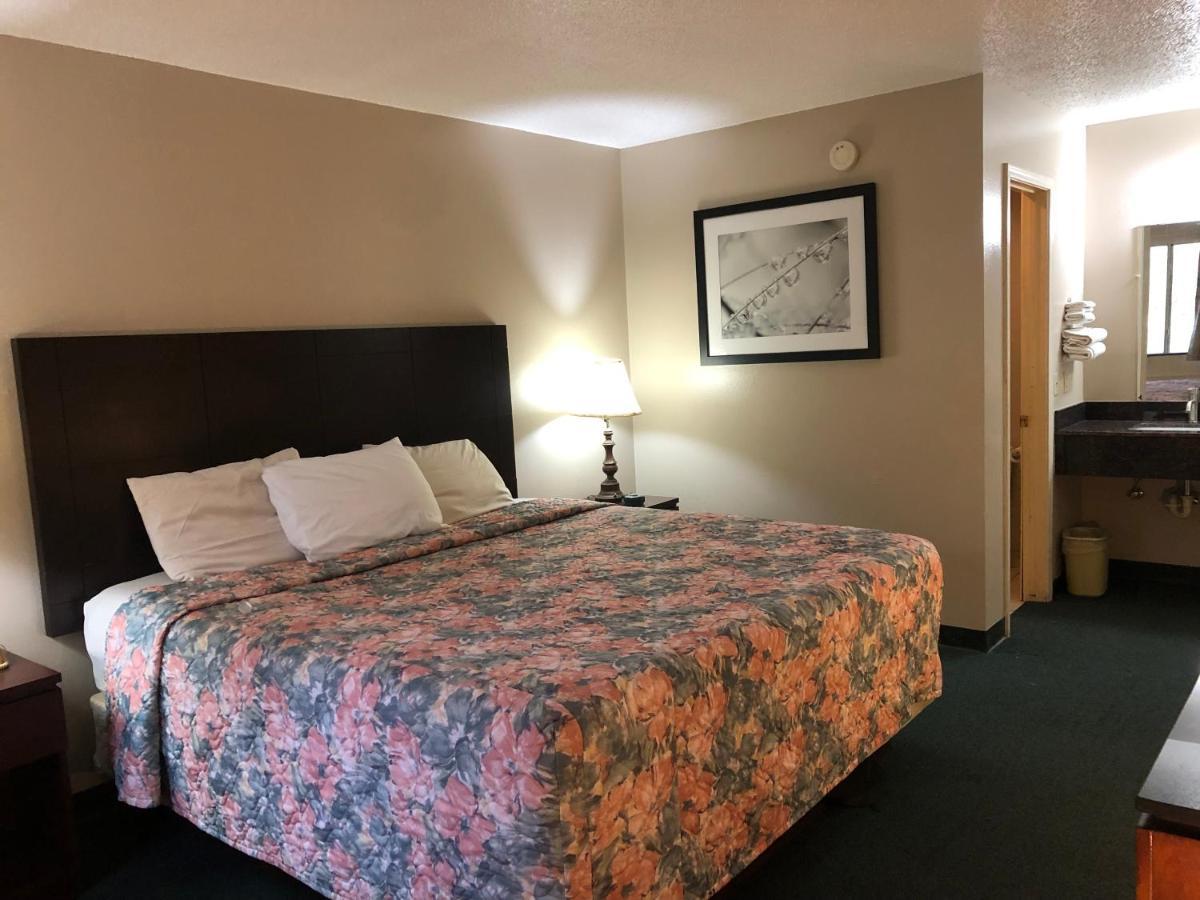 Neosho Executive Inn מראה חיצוני תמונה