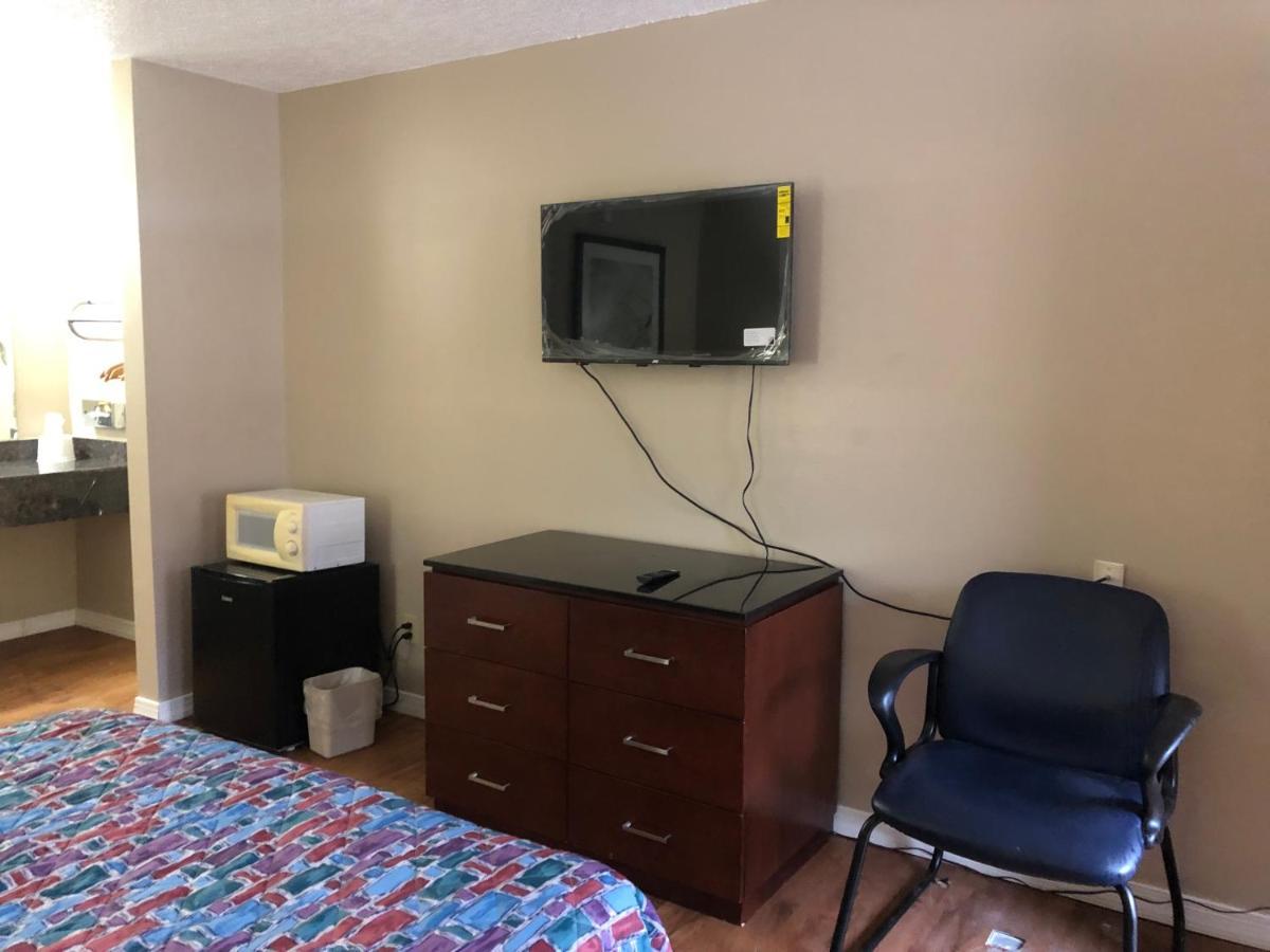 Neosho Executive Inn מראה חיצוני תמונה