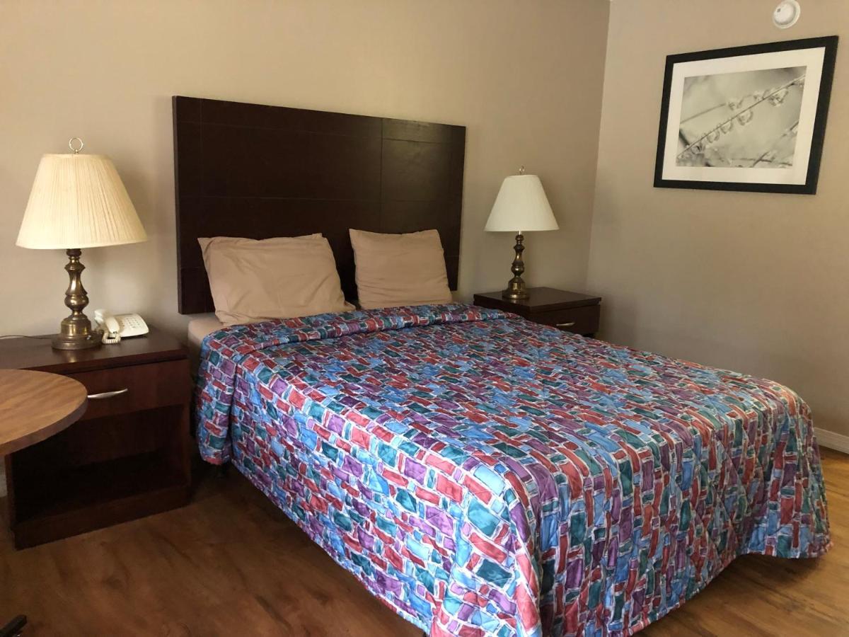 Neosho Executive Inn מראה חיצוני תמונה