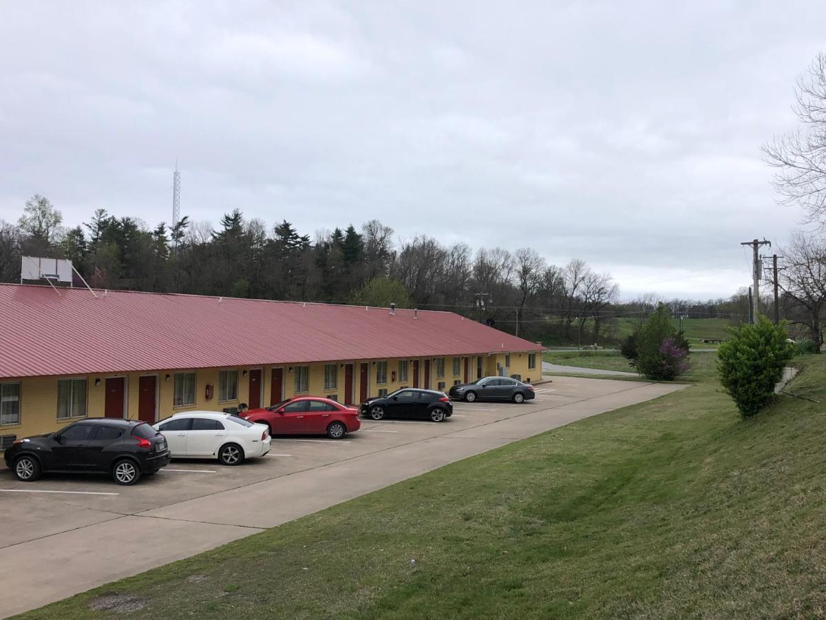 Neosho Executive Inn מראה חיצוני תמונה