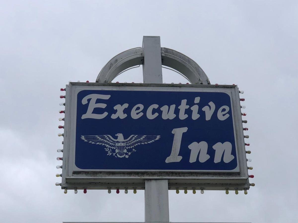 Neosho Executive Inn מראה חיצוני תמונה