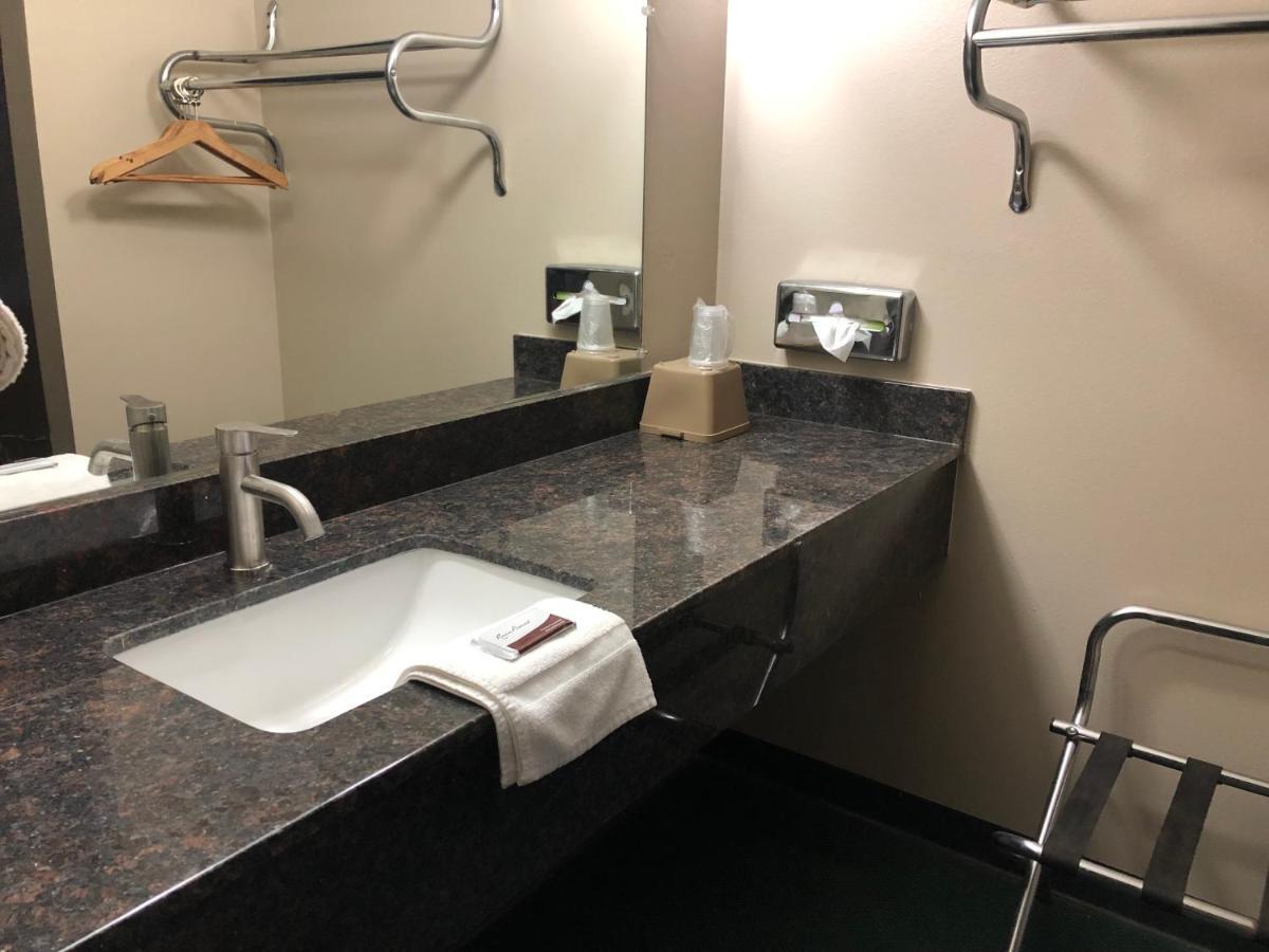 Neosho Executive Inn מראה חיצוני תמונה